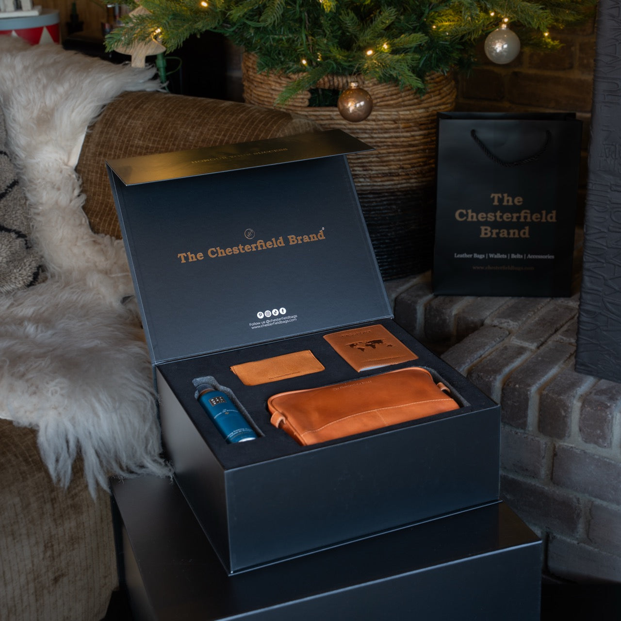 Gift Set Leather Toiletry Bag Cognac Stacey with Rituals Shower Foam